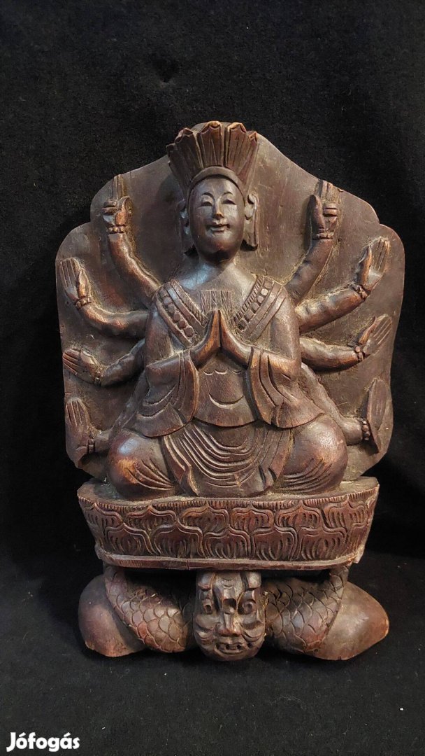 Buddha, régi faragott szobor