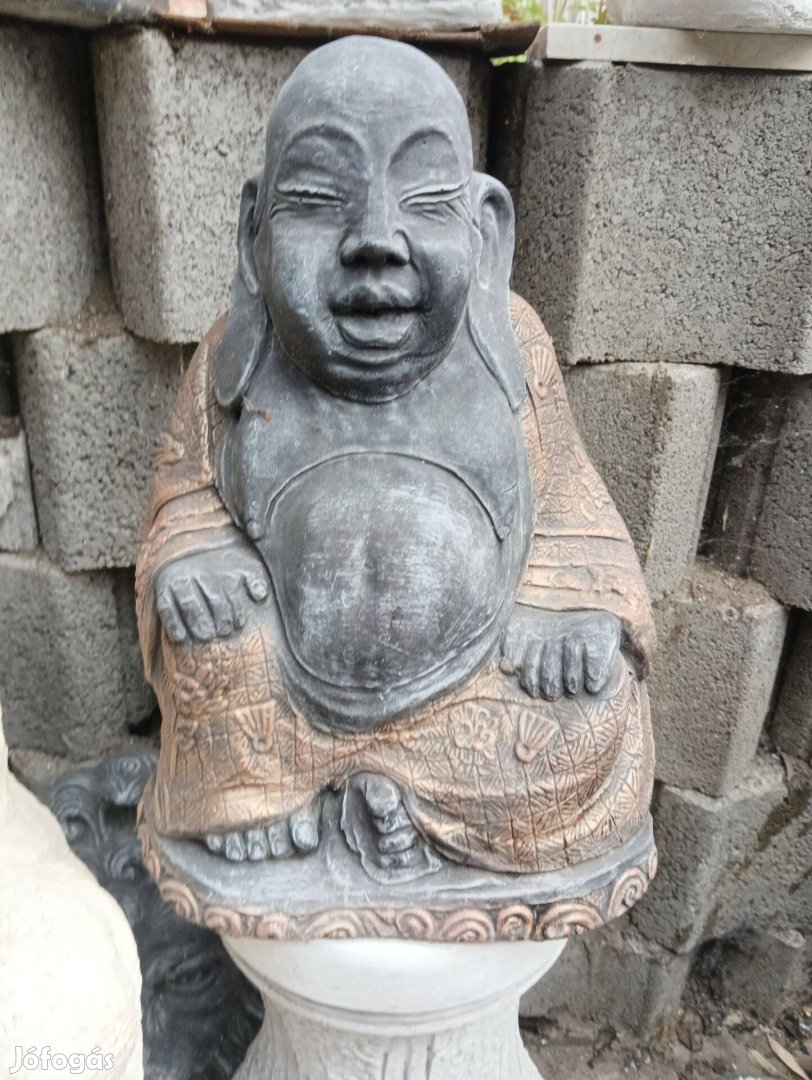 Buddha kerti kő szobor pocakos nevető vidámság jó lét feng shui