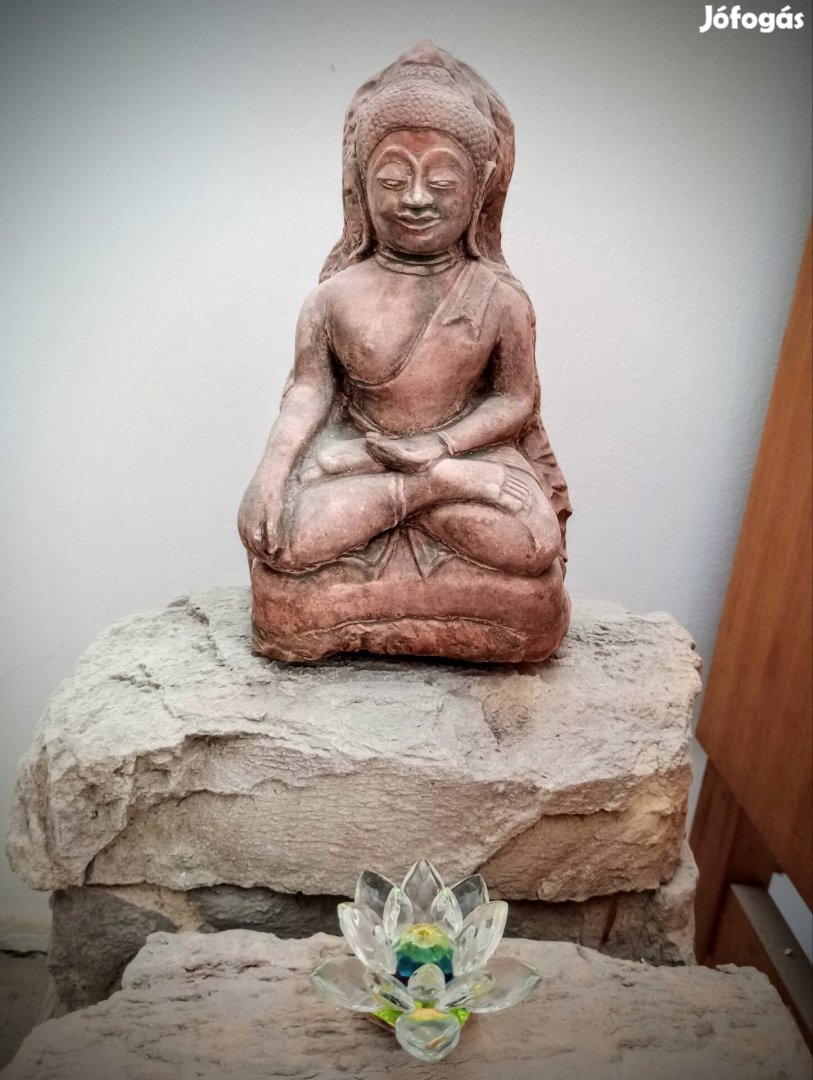 Buddha szobor lótusszal 20 cm magas