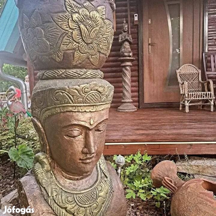 Buddha virágtartó szobor 