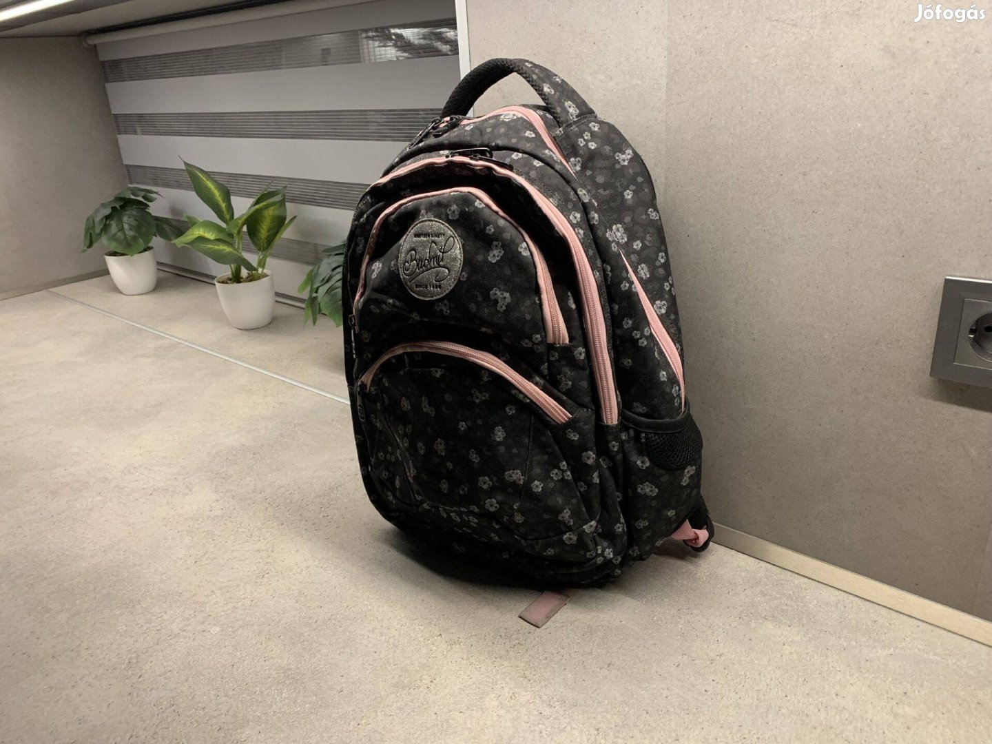 Budmil iskolatáska Apró virágos