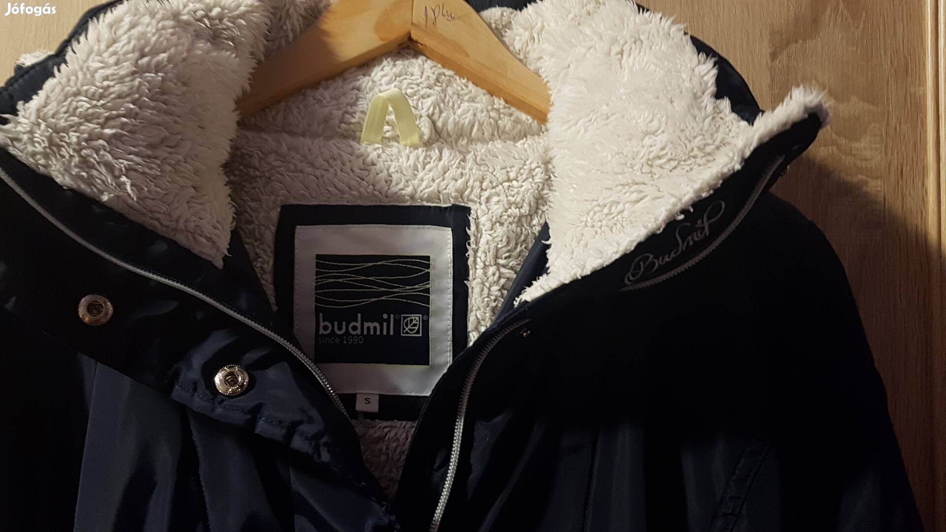 Budmil női téli kabát újszerű állapotban eladó.