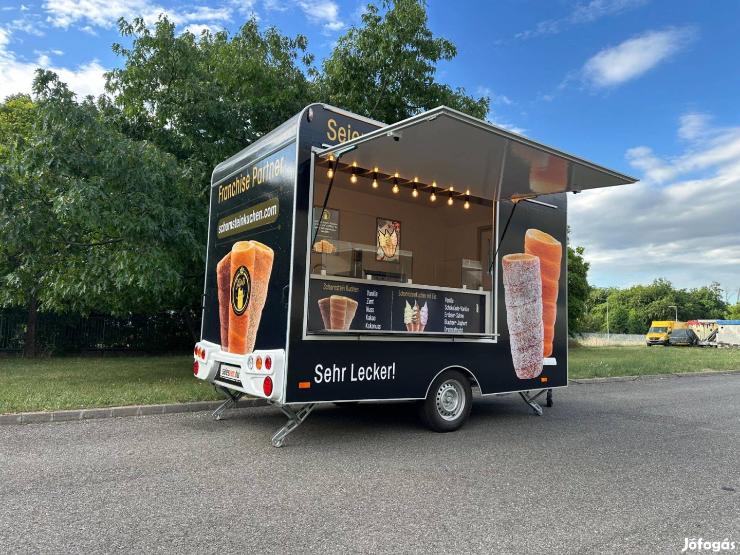 Büfékocsi Food Truck Kürtőskalácsos Utánfutó 3,6m 1,5t