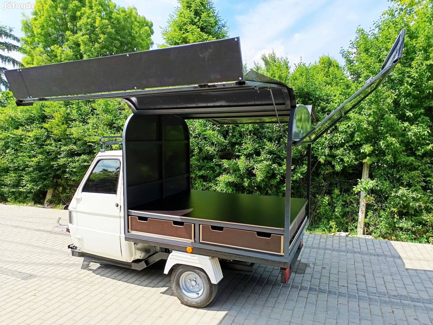 Büfékocsi Piaggio Ape