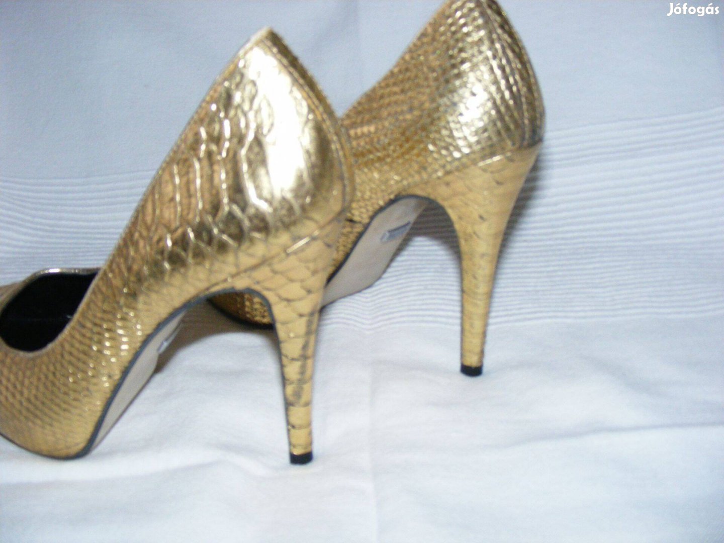 Buffalo London 40-es arany platform női cipő
