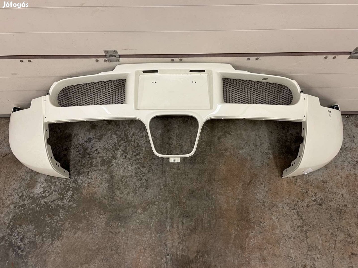 Bugatti Veyron hátsó lökhárító lökő