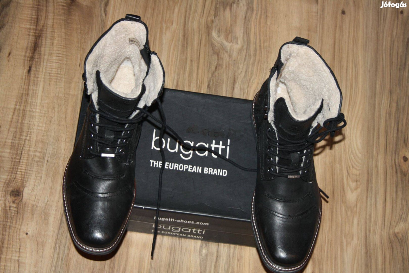 Bugatti eredeti férfi cipő 42 es , szép: Bőr