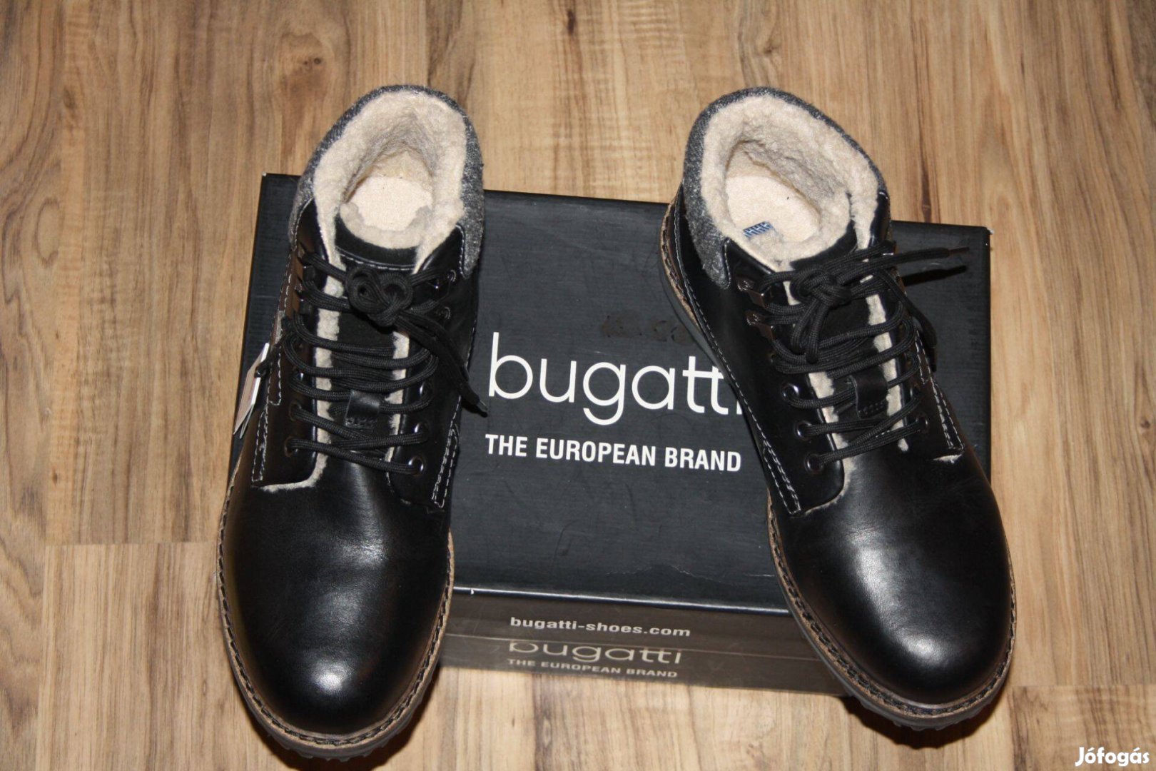 Bugatti férfi cipő eredeti ! 40es! új!!! bundás