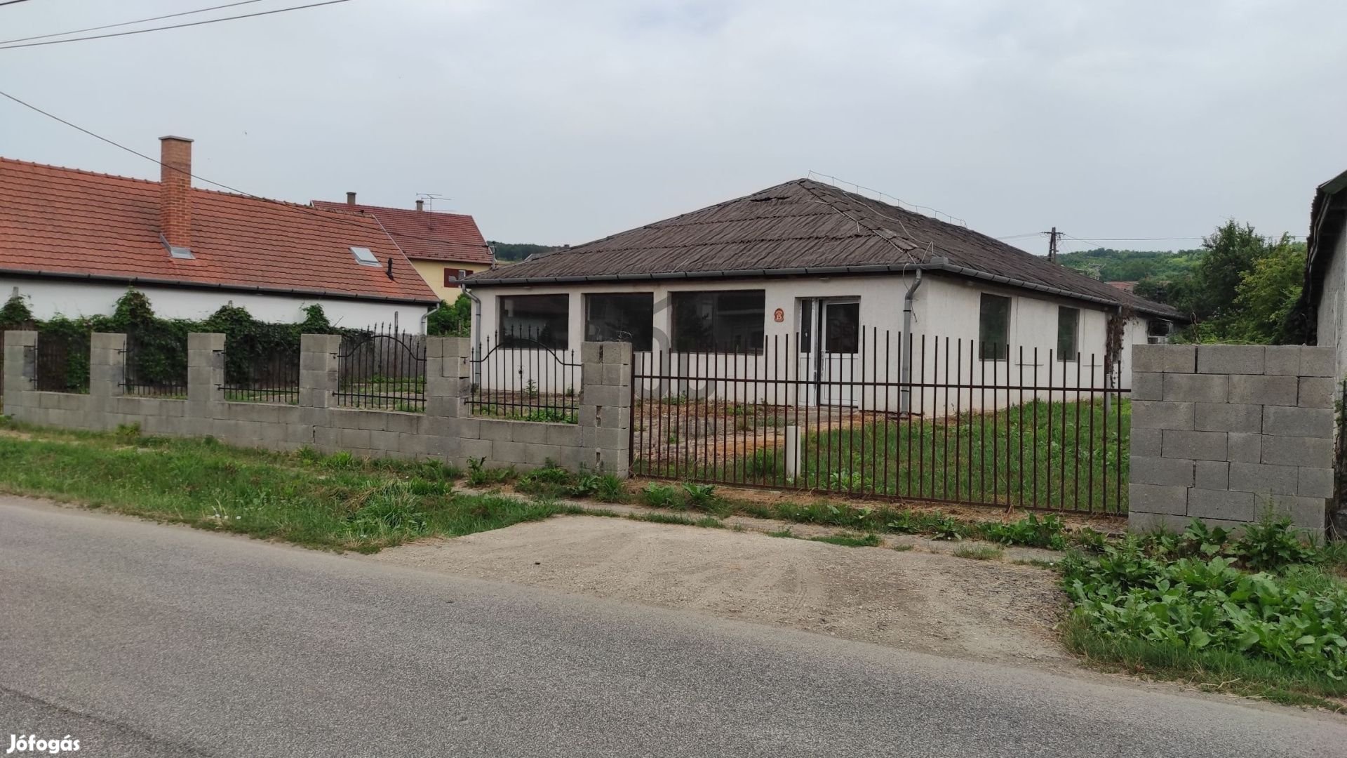 Buják, eladó 270nm-es ipari ingatlan