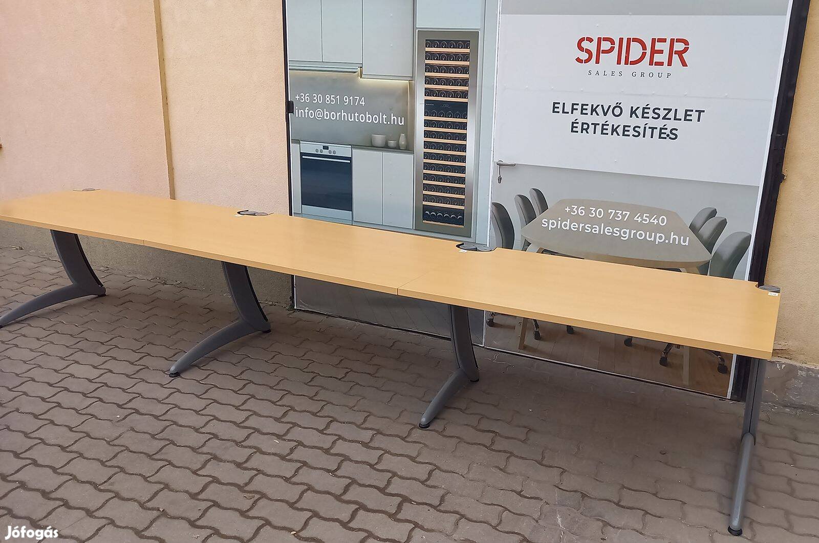 Bükk színű sorolható íróasztal, számítógépasztal, 3 fős - használt