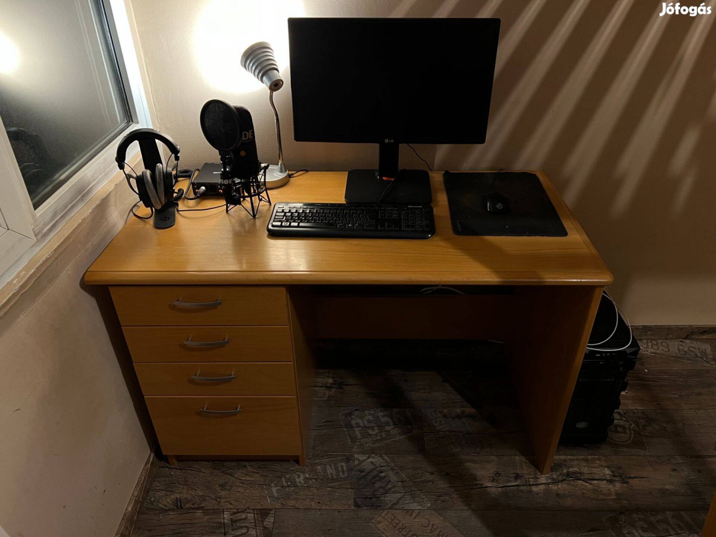 Bükkfa fiókos íróasztal