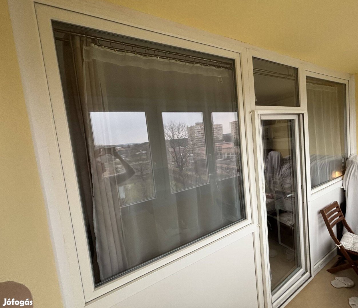 Bukó-nyíló erkélyfal bontása és elvitele Ir.ár 125.000 Ft