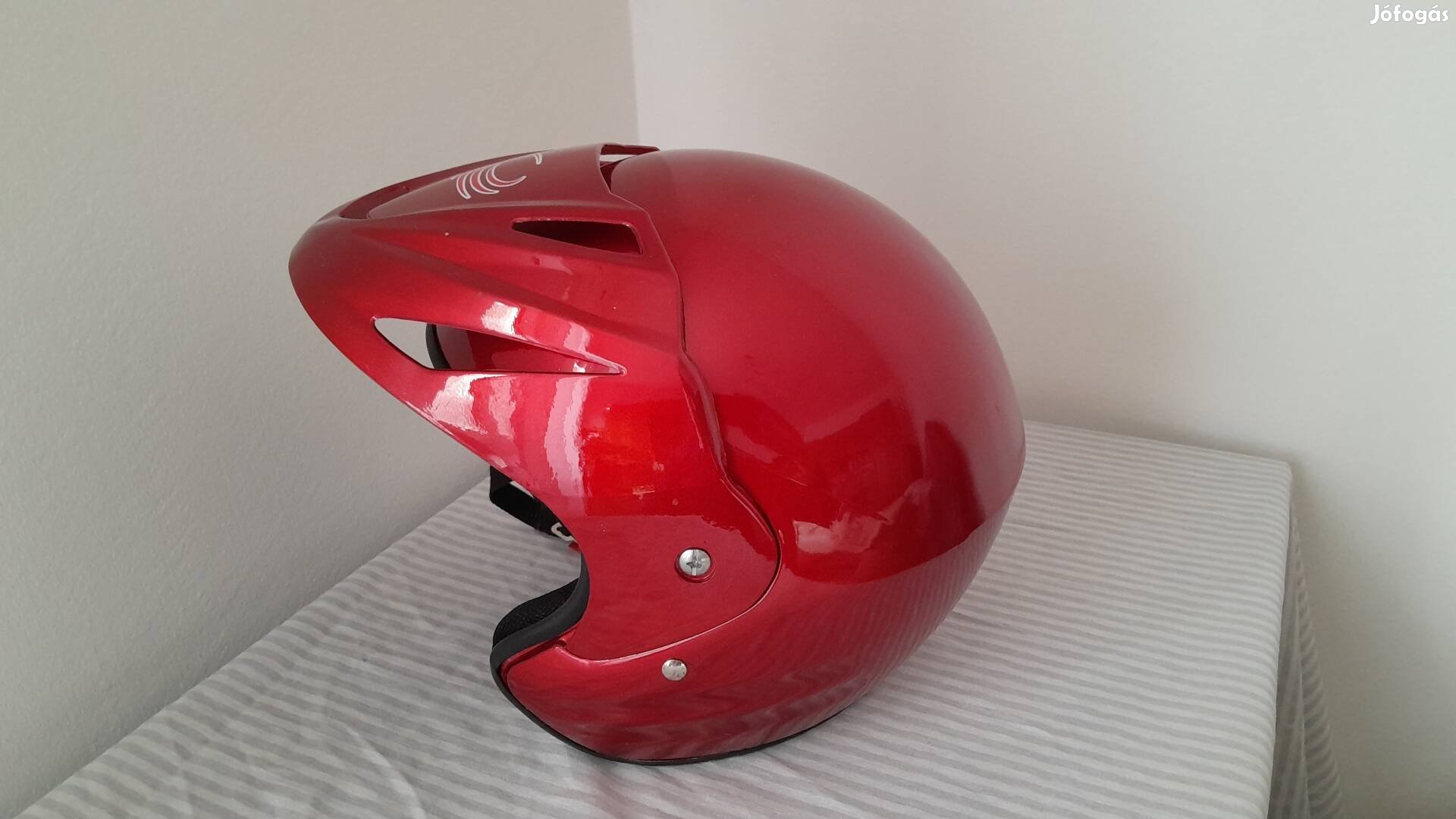 Bukósisak. 59-60-as méret. Újszerű, keveset használt.