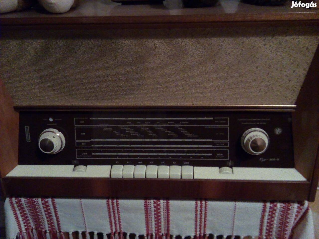 Bulgár rádió M10-0