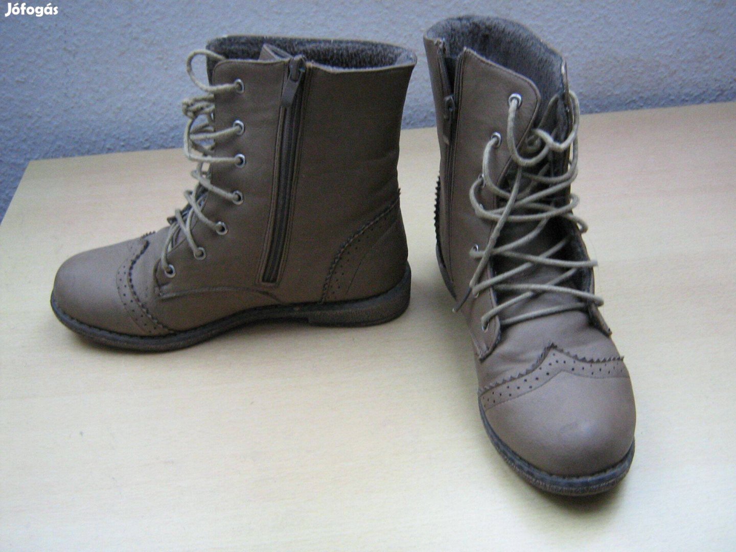 Bunda béléses 37es női cipő eladó