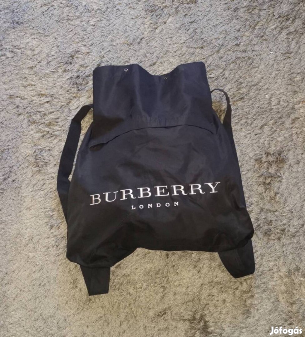 Burberry kabát és egyben szerelt hátizsák 