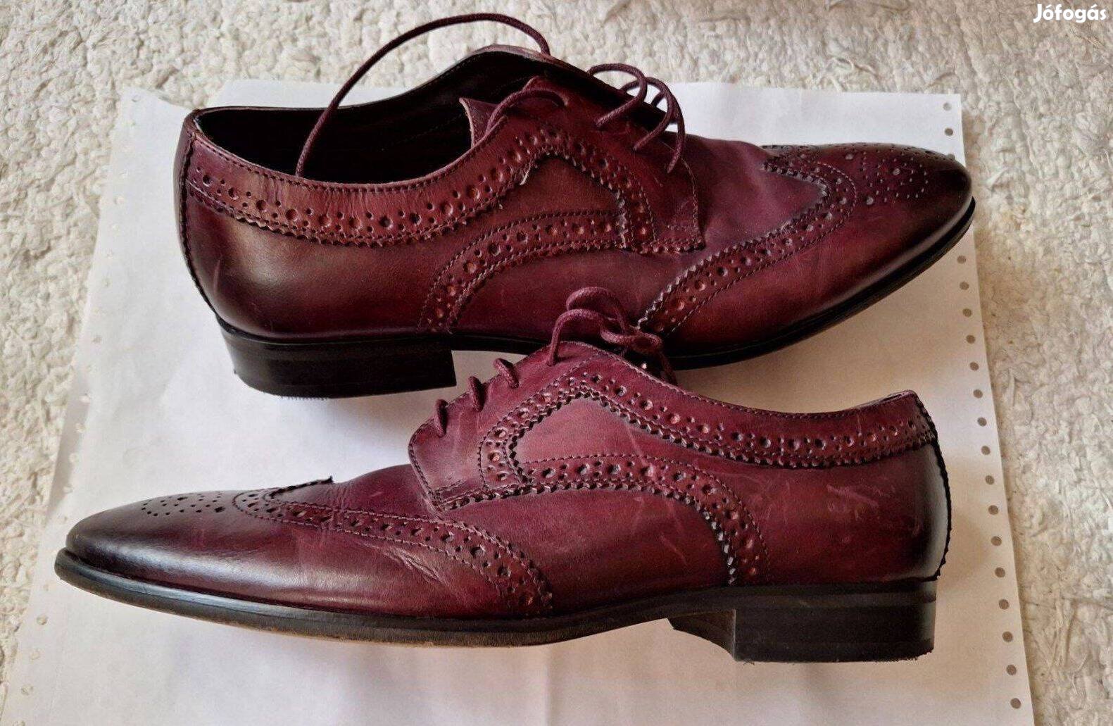 Burgundi, bordó elegáns valódi bőrcipő, kényelmes talpbetéttel. 43-as