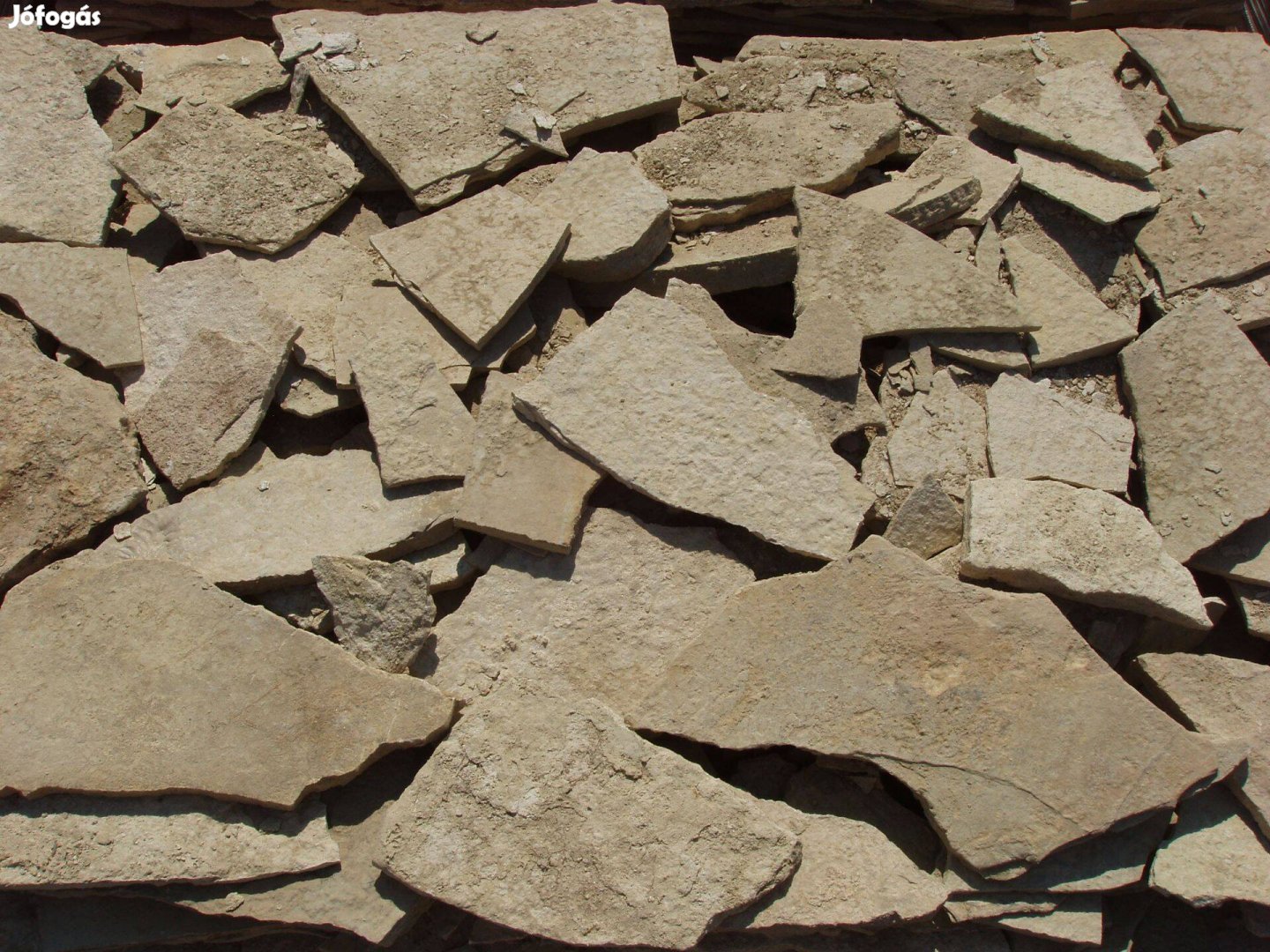 Burkoláshoz homokkövet kínálunk vidám világossárga színben