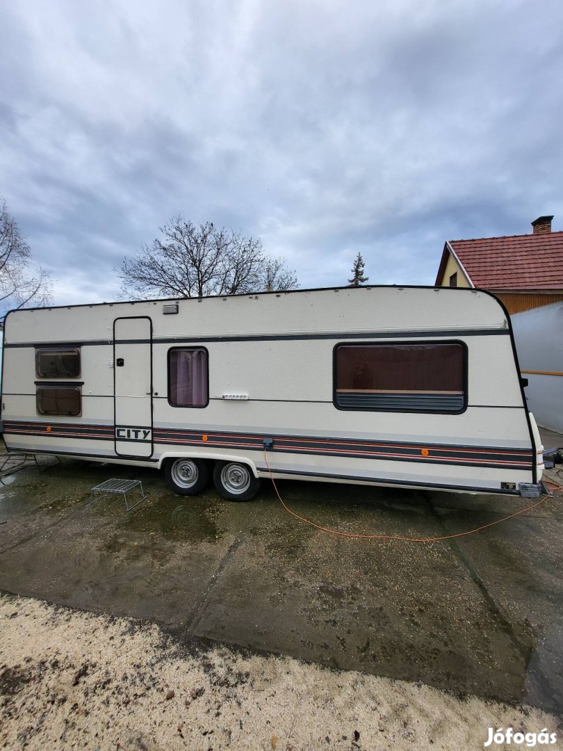 Bürstner City nagyméretű lakókocsi 