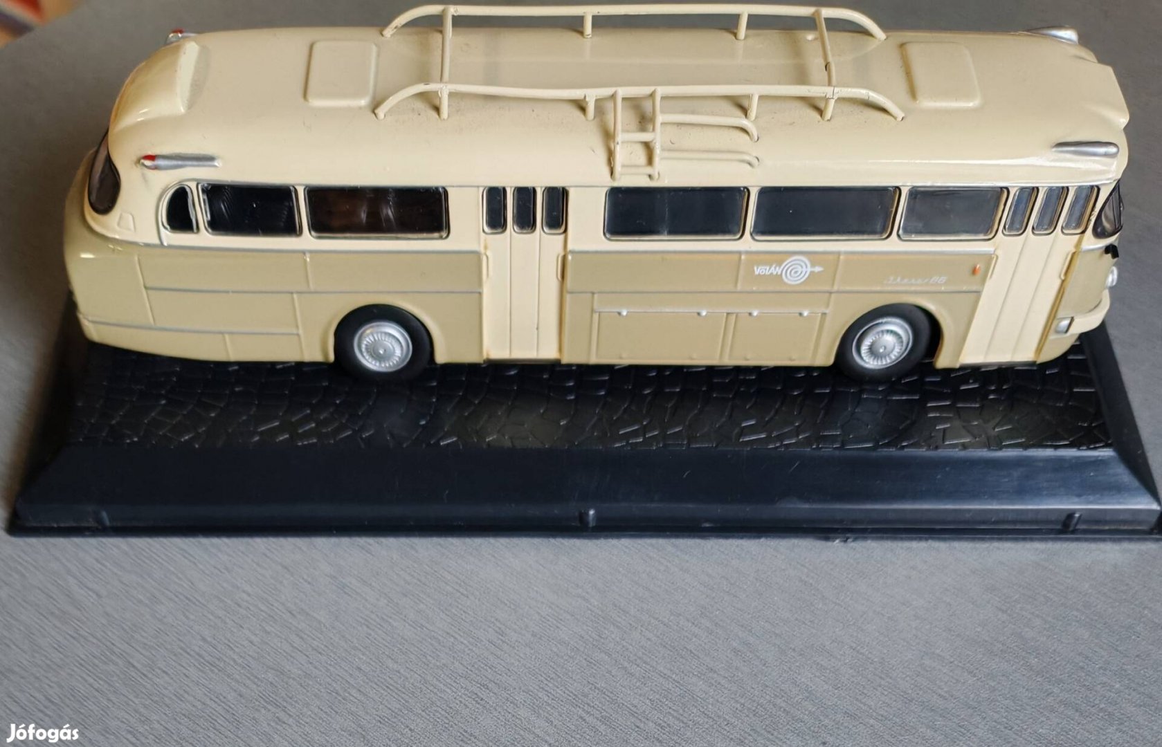 Busz. Ikarus. kérem olvassa a termékleírást. 