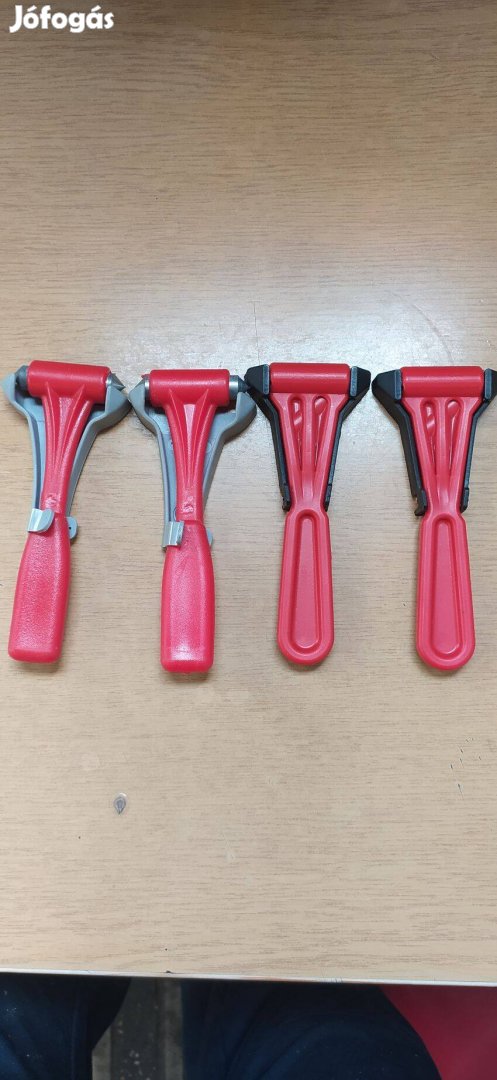 Busz üvegtörő kalapács tartóval Ikarus