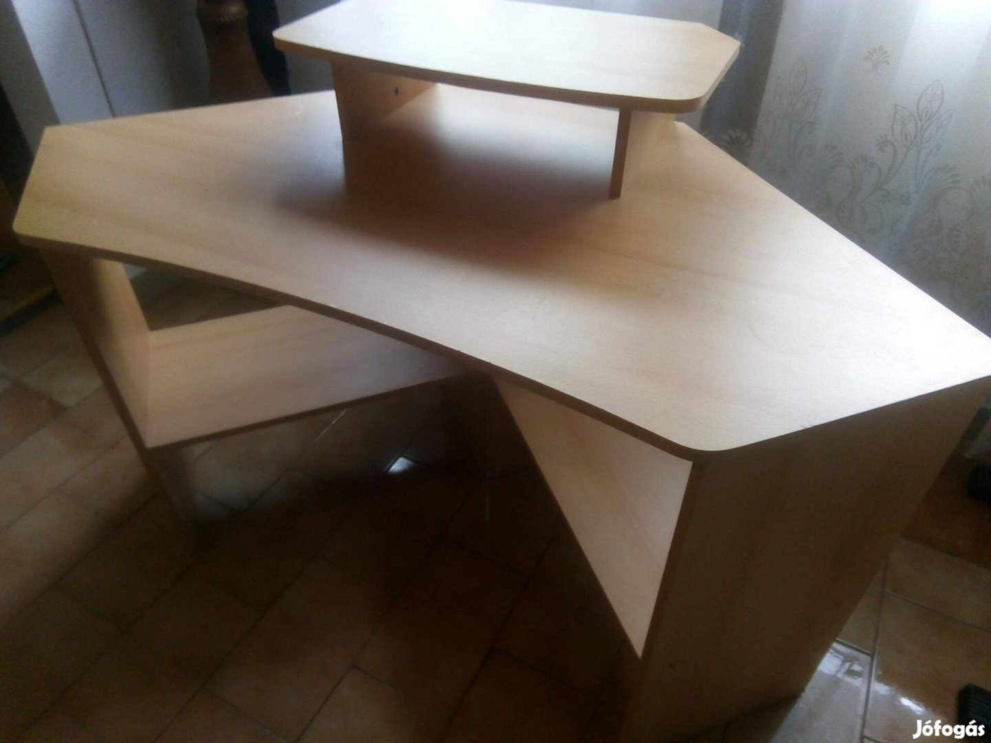 Bútor-íróasztal