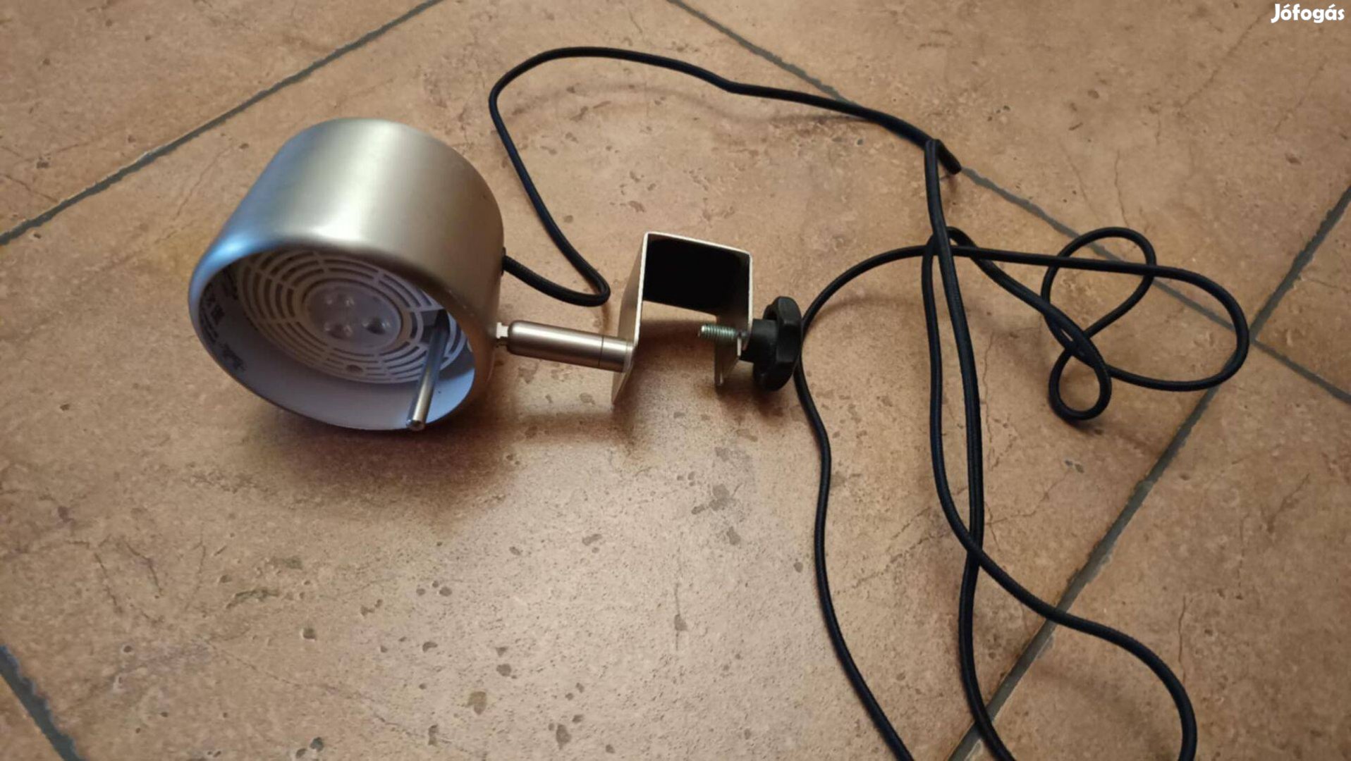 Bútorhoz rögzíthető lámpa eladó!