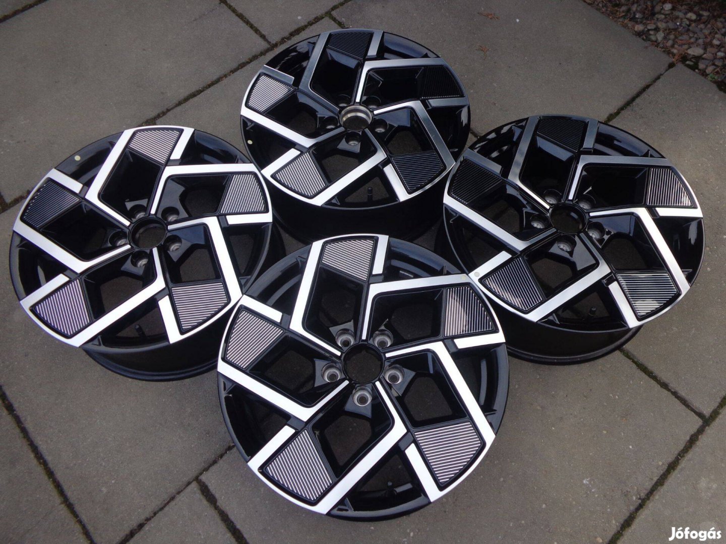 Byd Atto 3 új demo 18colos gyári alufelnik