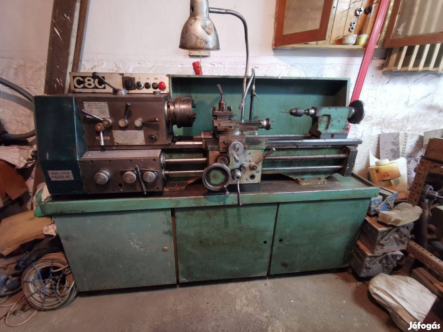 C8C esztergapad