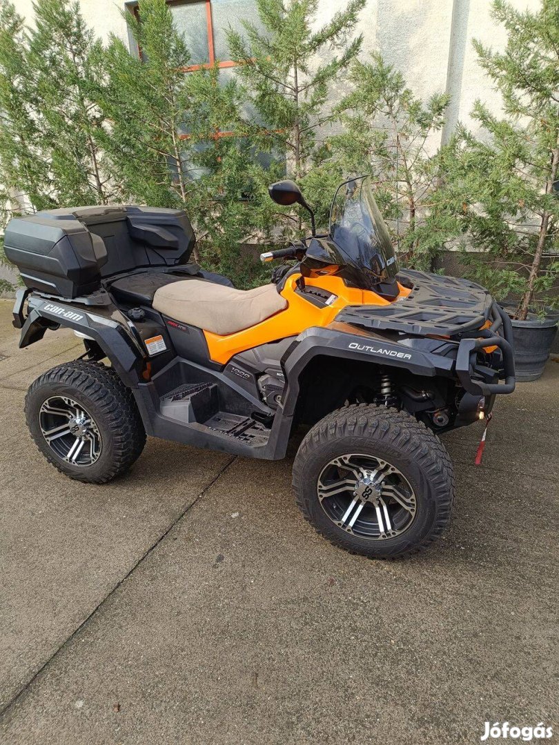 CAN-AM L Outlander Quad egy univerzális tolólappal eladó