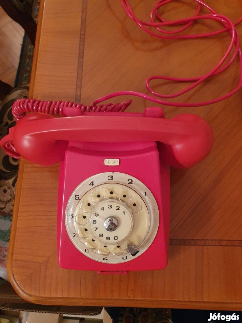 CB667 piros asztali tárcsás telefon