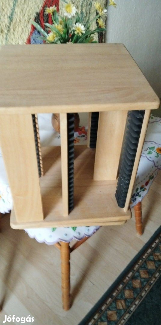 CD Tartó szép állapotban ingyen elvihető