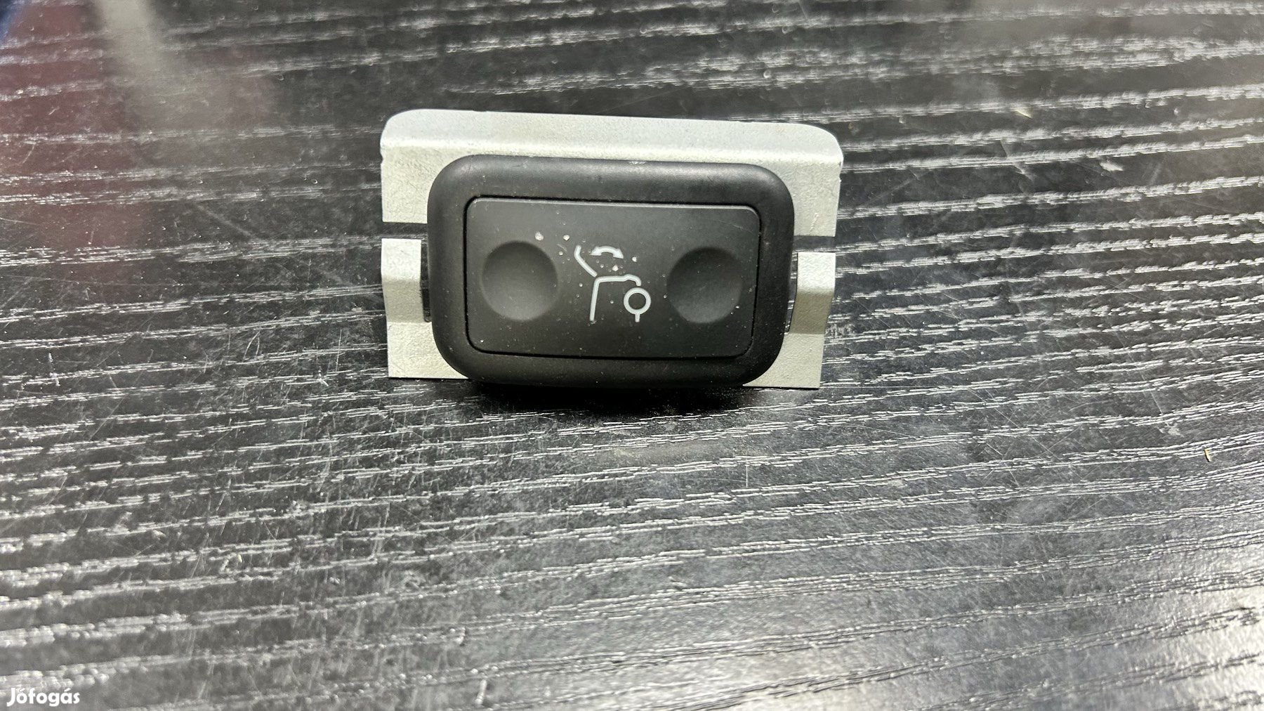 CSOMAGTÉR AJTÓ NYITÓ A2048707151 eladó