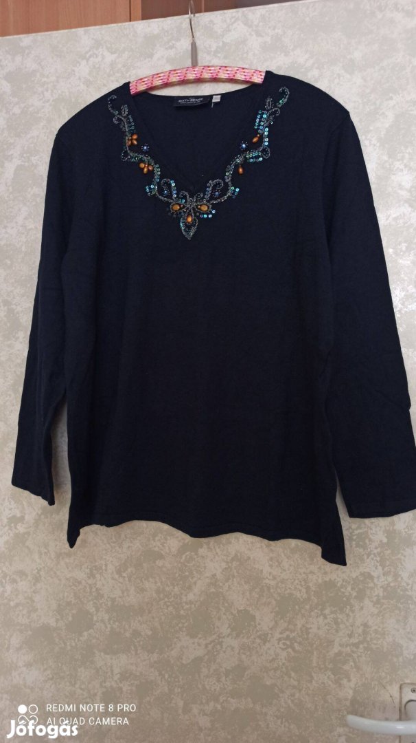 CA your sixth sense sötétkék nyakán kövekkel díszített