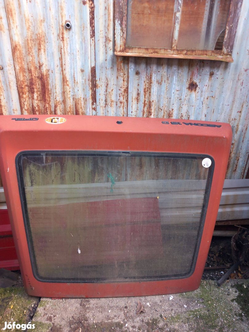 C.Ascona Csomagtértető