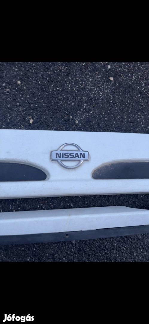 Cabstar Nissan disz hűtő rács 