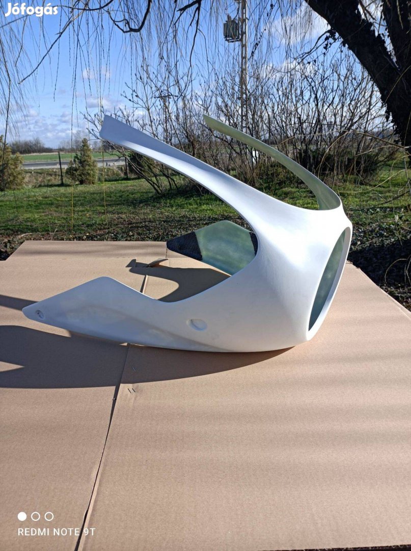 Cafe Racer első idom