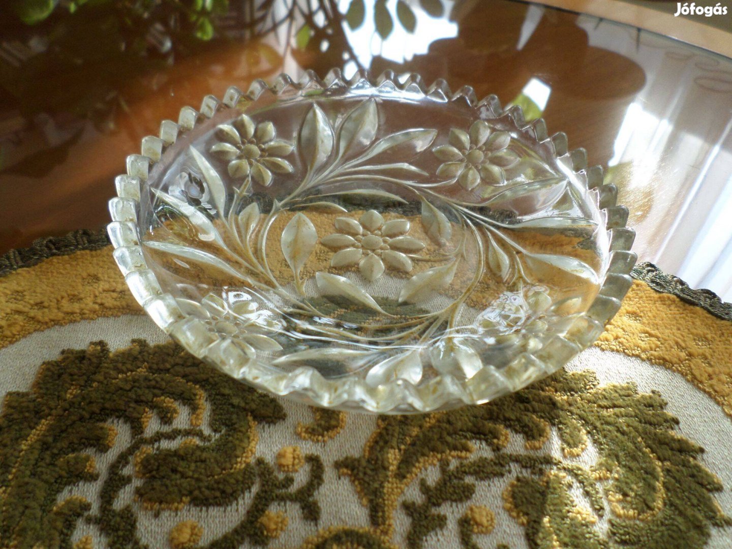 Cakkos szélű régi, szép tálka virág mintával