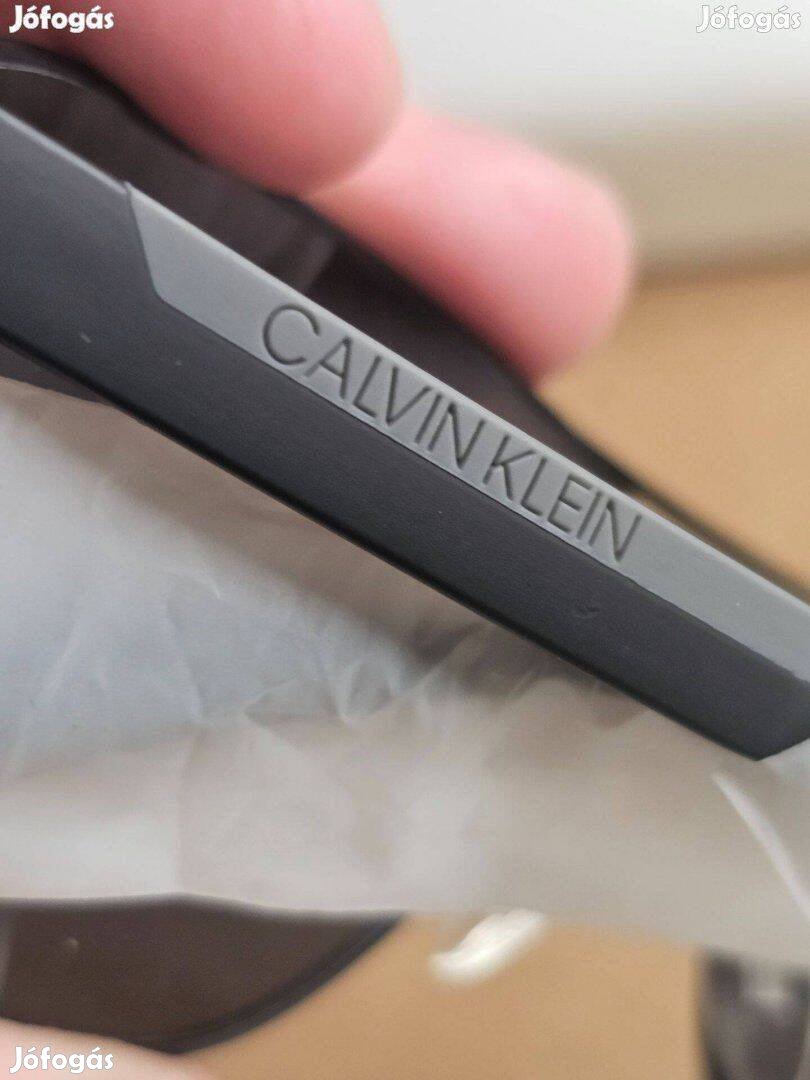 Calvin Klein CK20319S 002 napszemüveg új gyári tokjában 60-as