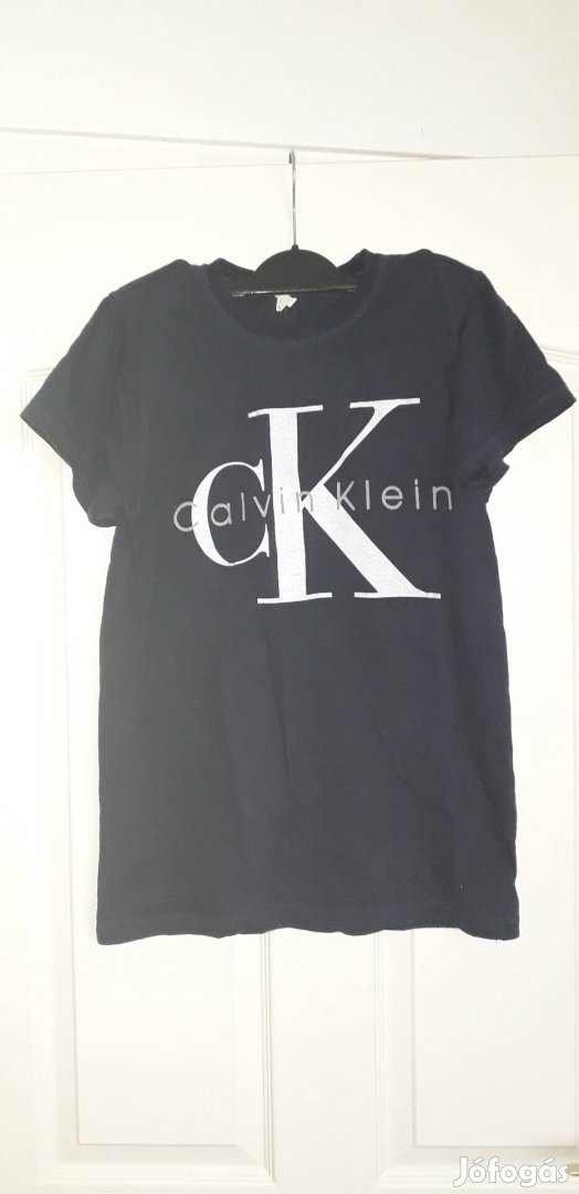 Calvin Klein M-es méretű sötétkék rövidujjú póló. 