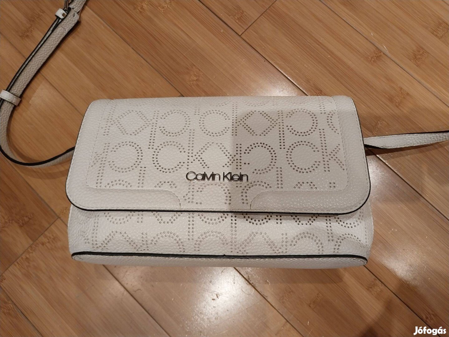 Calvin Klein fehér oldaltáska, kis méretű