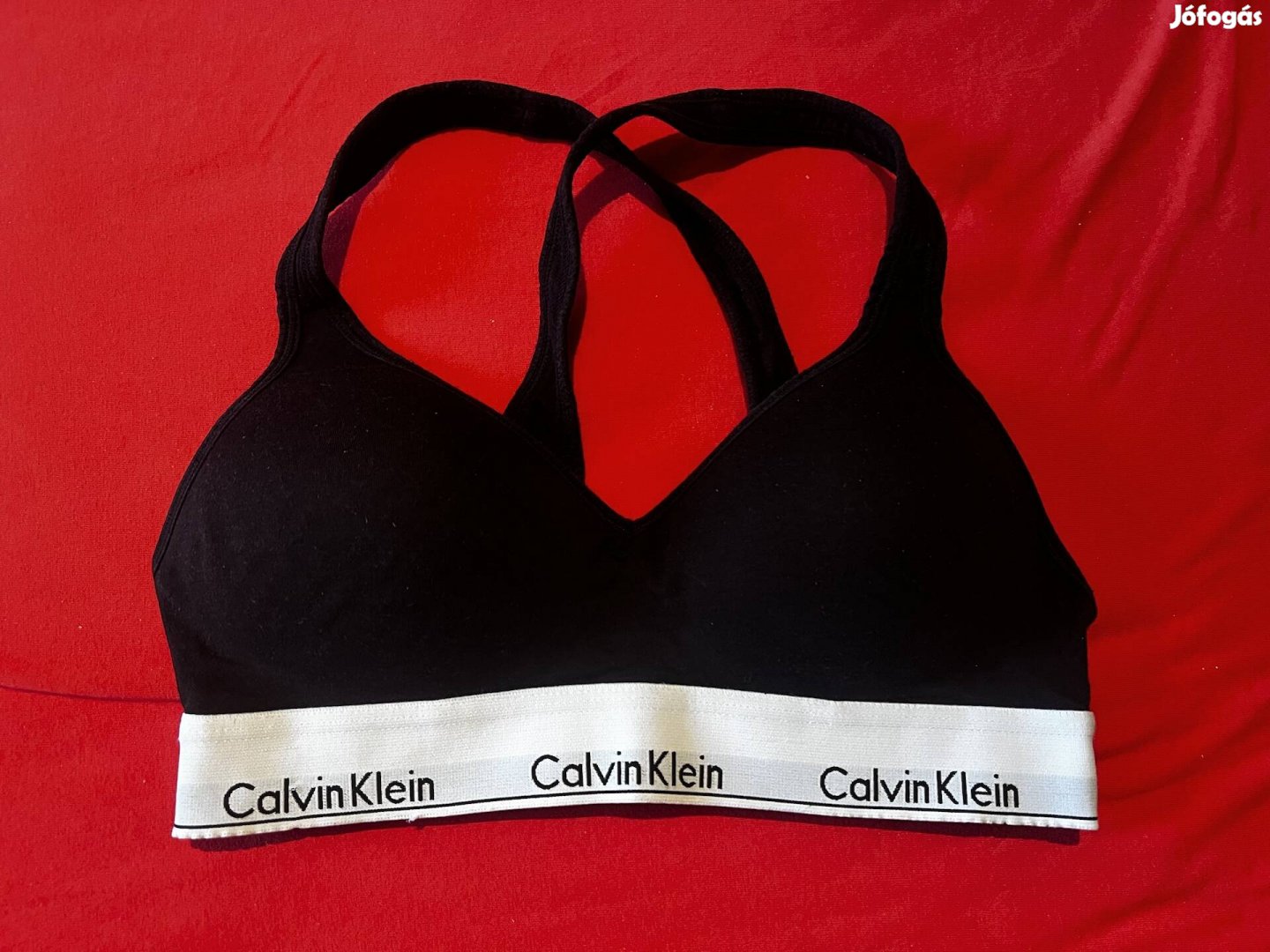 Calvin Klein ujszeru szivacsos sportmelltarto M