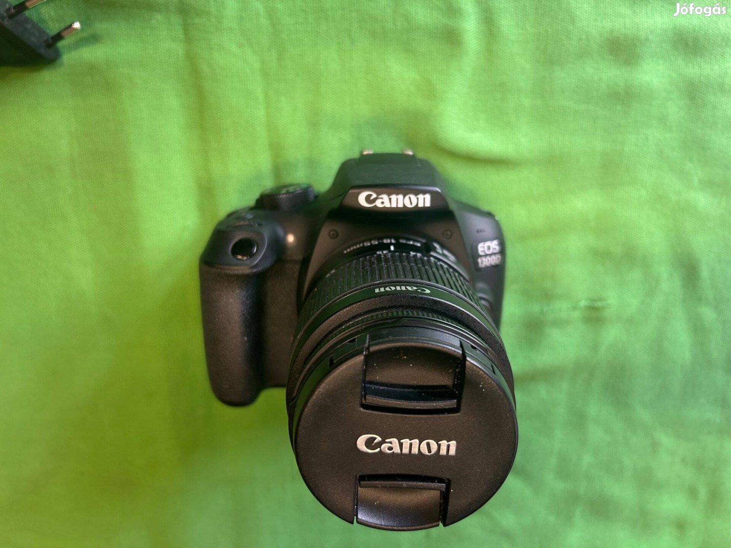 Canon 1300D tükörreflexes fényképezőgép objektívvel