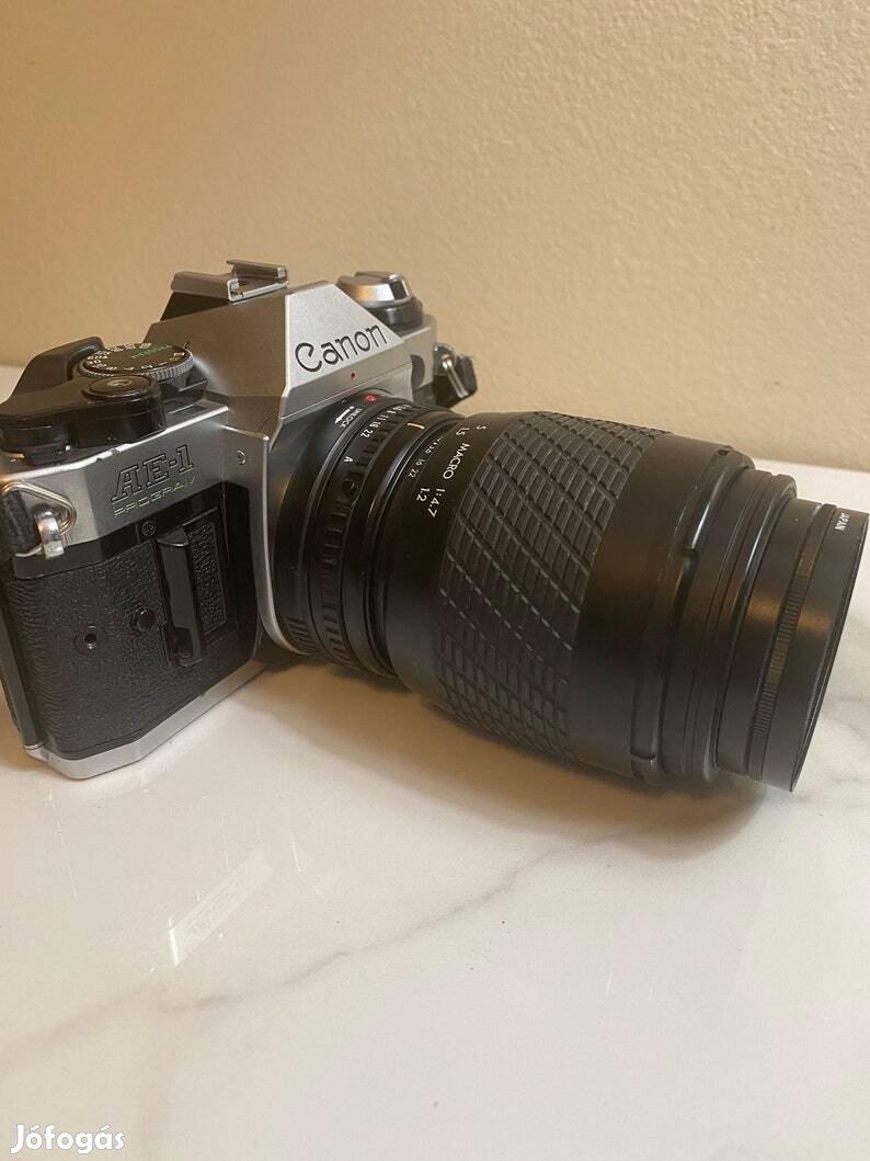 Canon AE-1 programozott tükörreflexes 35 mm-es fényképezőgép 