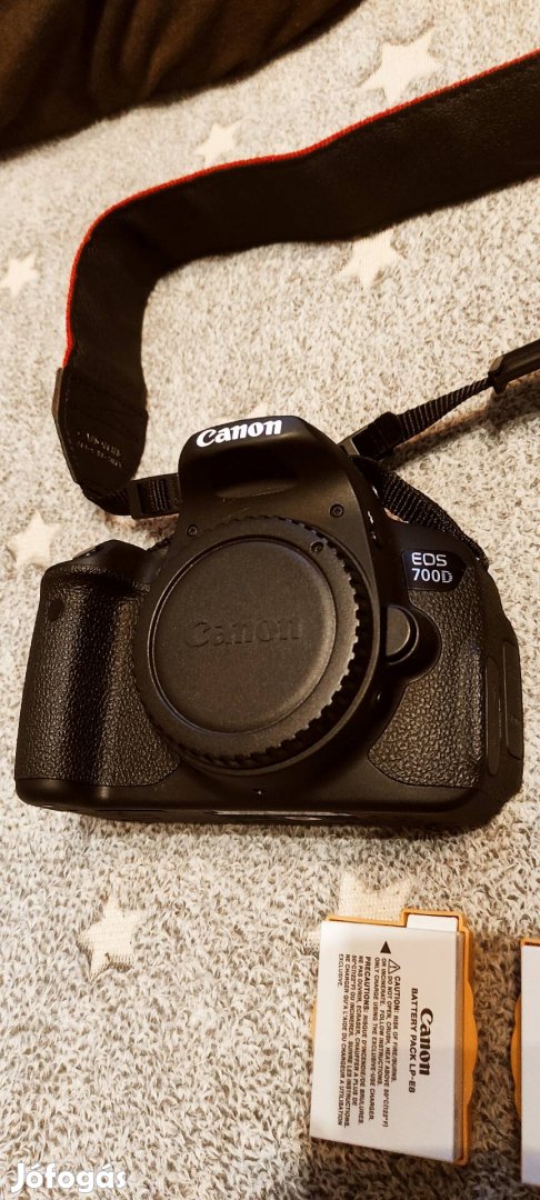 Canon EOS700D 18-55mm illetve 75-300 mm plusz táska