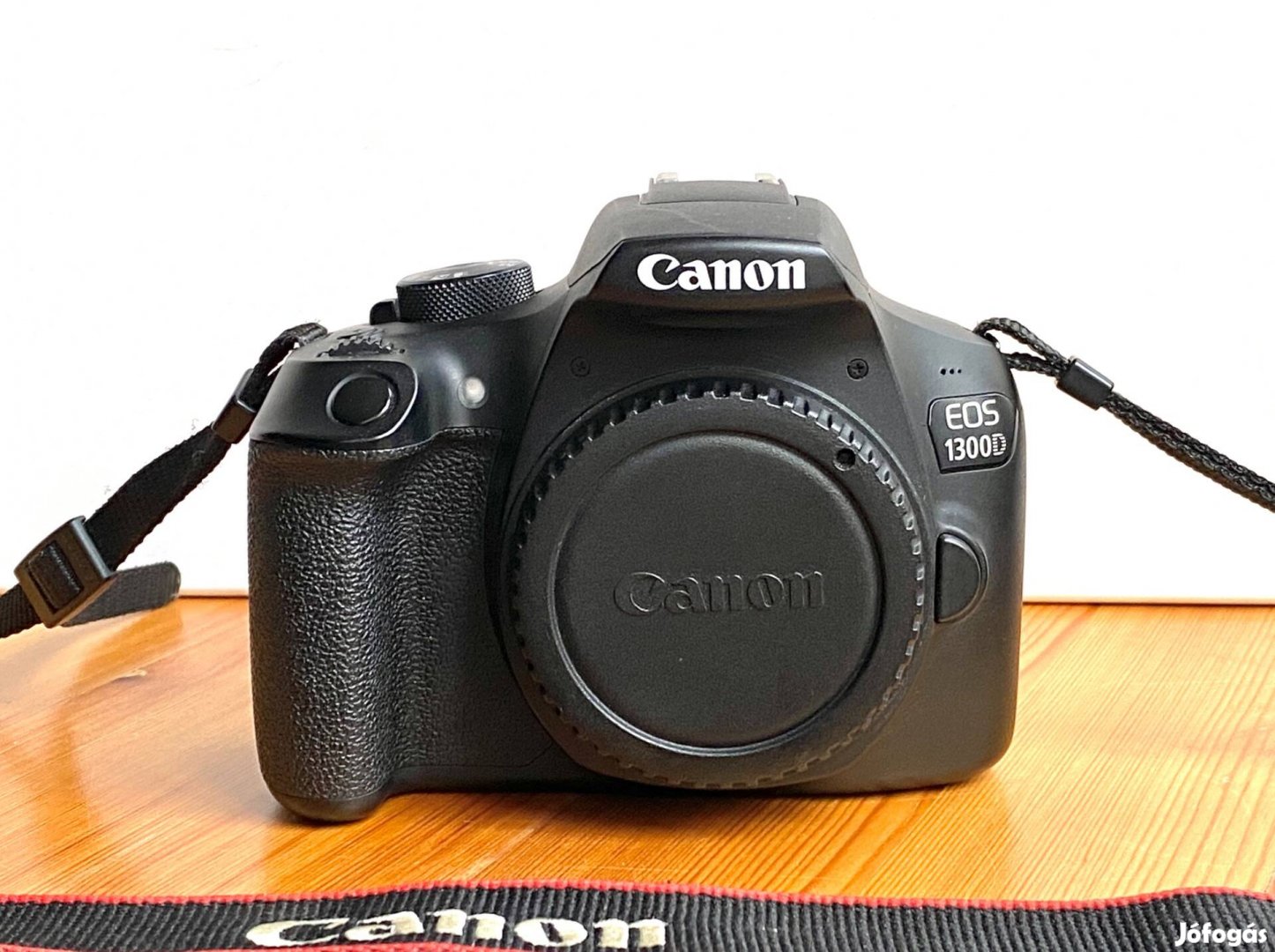 Canon EOS 1300D tartozékaival, újszerűen