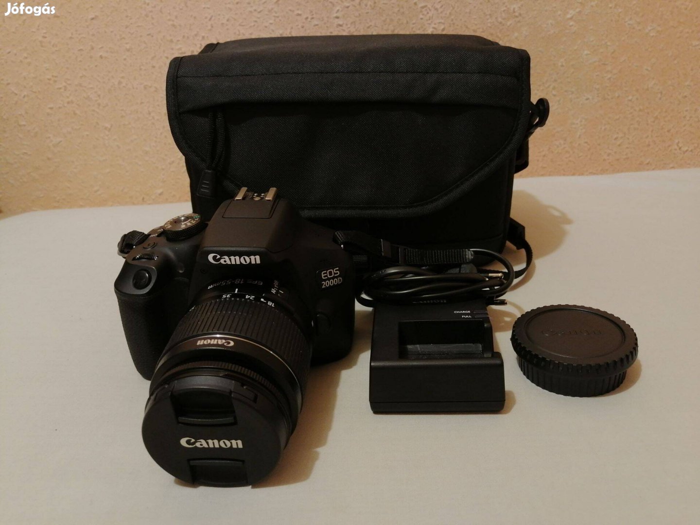 Canon EOS 2000D DSLR fényképezőgép váz + EF-S 18-55 mm kitobjektív