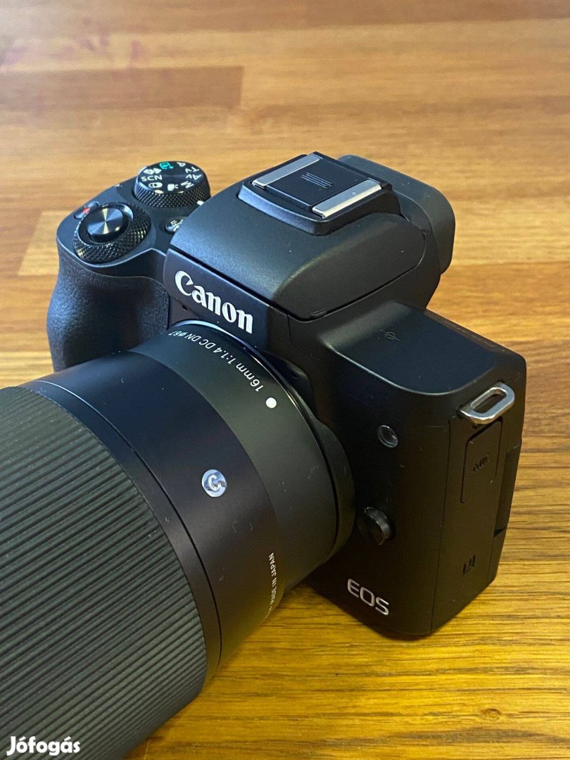 Canon EOS M50