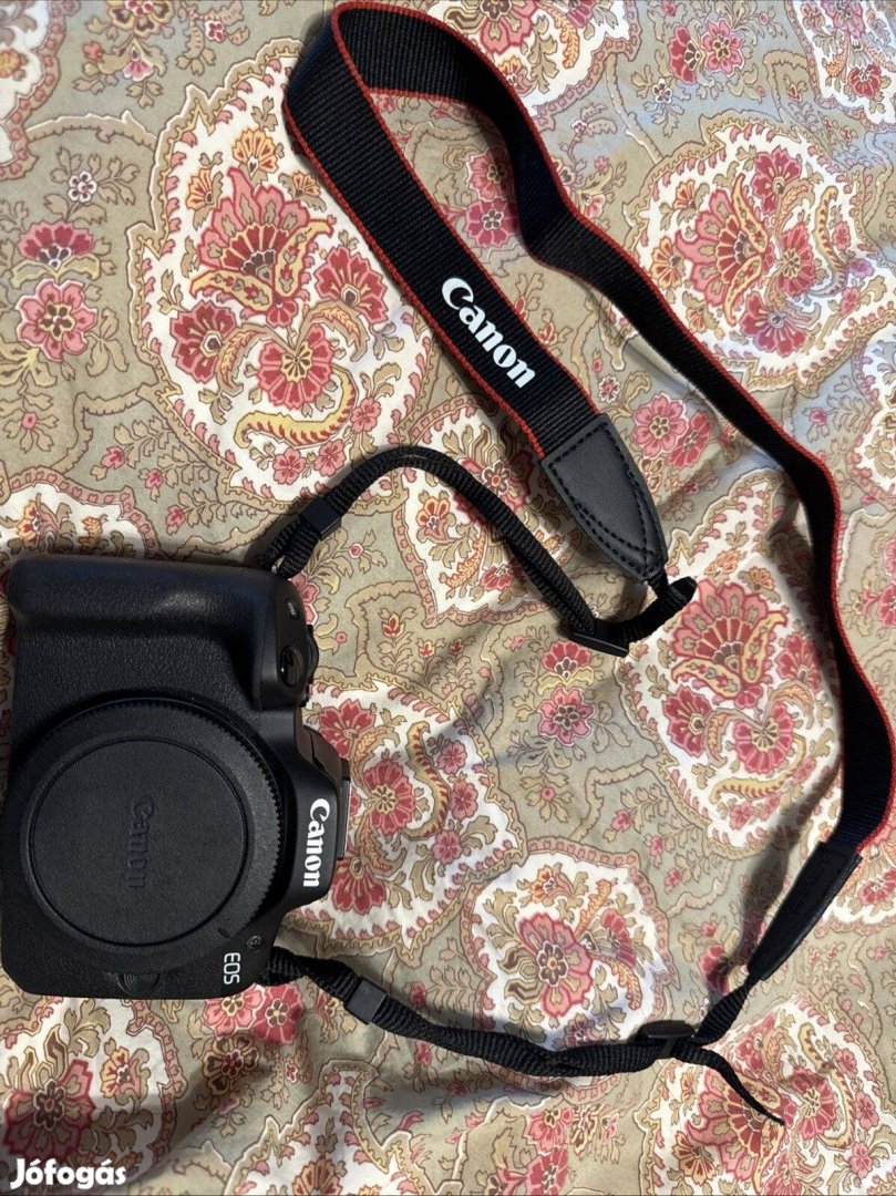 Canon EOS R50 tükör nélküli fényképezőgép objektívvel