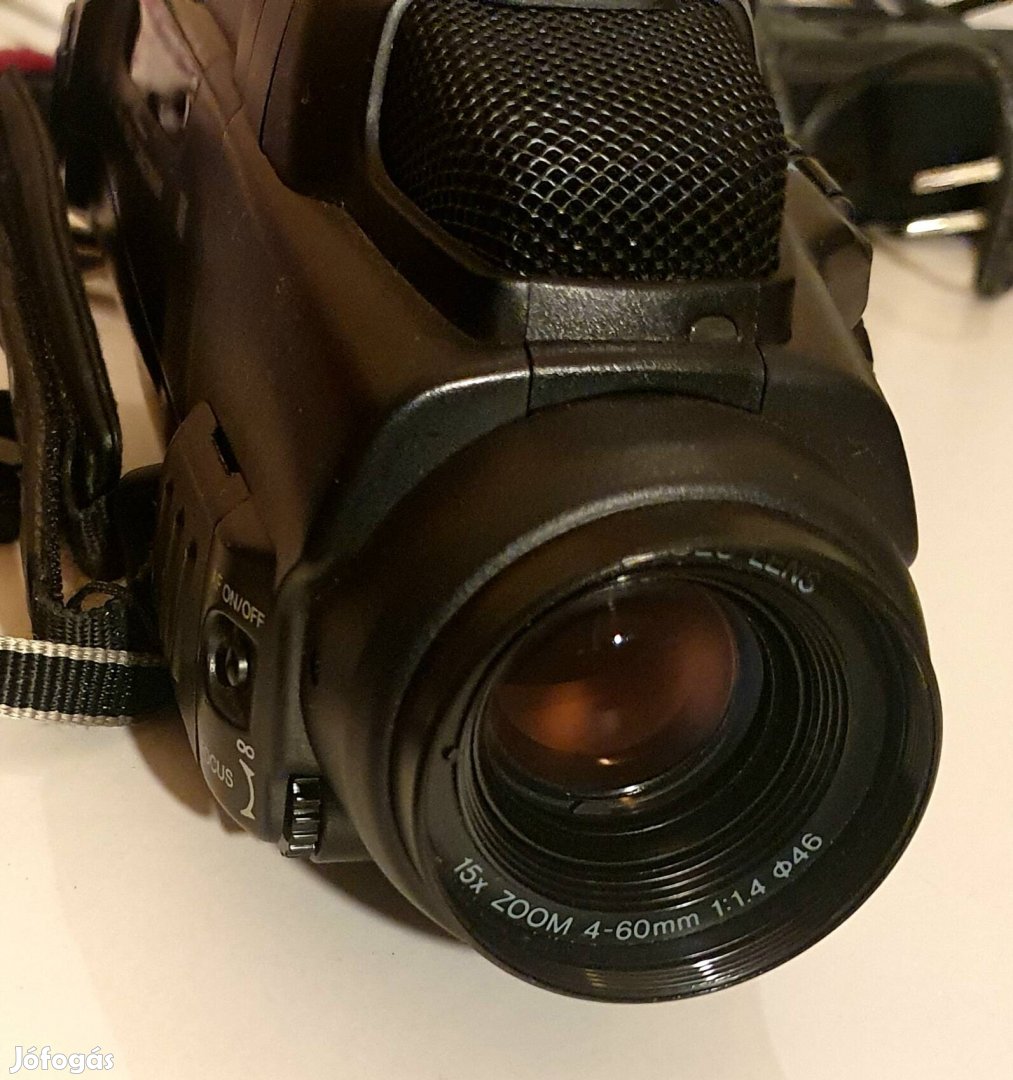 Canon videokamera és felvevő, sok kazettával, távirányítóval